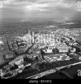 Vue sur Paris de la Tour Eiffel, 1967 Banque D'Images