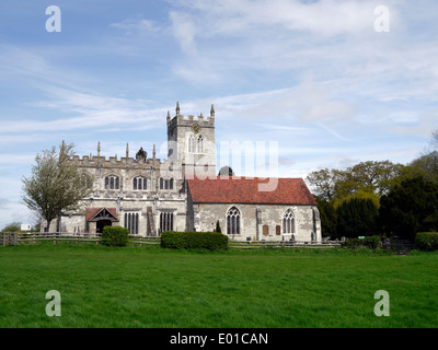 Eglise Saint-Pierre à Wootton Wawen, la plus ancienne église de Warwickshire, datant de l'époque saxonne. Banque D'Images