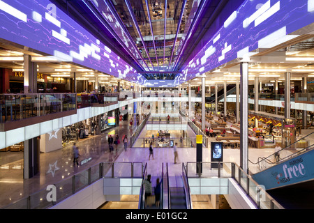 L'alimentation principale Cour, Westfield Stratford City, le Parc Olympique, Londres, UK Banque D'Images