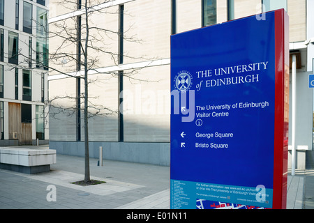 Université d'Édimbourg signent avec les bâtiments de l'université dans l'arrière-plan. Banque D'Images