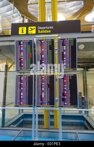 Aeropuerto de Barajas, Madrid, Madrid, Espagne Salidas Banque D'Images