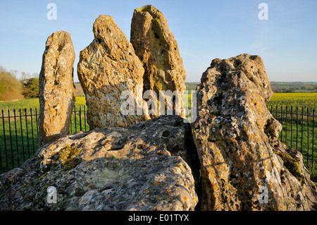 Le Whispering Knights, tombeaux néolithiques Rollright Stones Banque D'Images