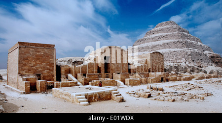 Saqqarah, pyramide à degrés du roi Djéser (III° dyn.) Le complexe de la nécropole du pharaon. Banque D'Images