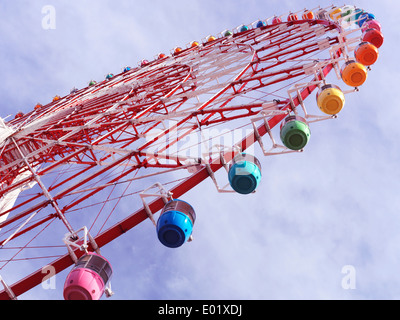 Roue Géante roue d'observation du ciel avec des gondoles de Palette Town, Odaiba, Tokyo, Japon. Banque D'Images