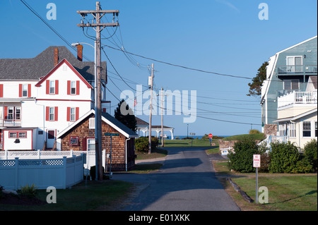 Rue résidentielle vide, York Beach, Maine, USA. Banque D'Images