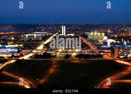 L'axe Monumental, l'Esplanade des ministères, vue depuis la tour de télévision de Brasilia Banque D'Images