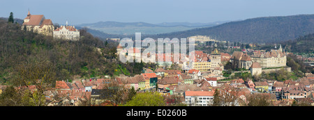 Vue panoramique du vieux centre-ville historique de Sighisoara, Transylvanie, Roumanie Banque D'Images