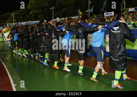 Shonan Hiratsuka Stade BMW, Kanagawa, Japon. Apr 29, 2014. Shonan Bellmare groupe de l'équipe, le 29 avril 2014 - Football : Football /2014 J.LEAGUE Division 2 match Shonan Bellmare entre Kyoto Sanga FC 3-0 au Stade BMW Shonan Hiratsuka, Kanagawa, Japon. © AFLO SPORT/Alamy Live News Banque D'Images