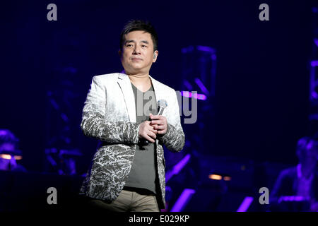 Toronto, Canada. 27 avril 2014. Hong Kong Cantopop chanteur David lui, mieux connu comme Lui Fong, effectue au Casino Rama. (J.Kan/EXImages). Banque D'Images