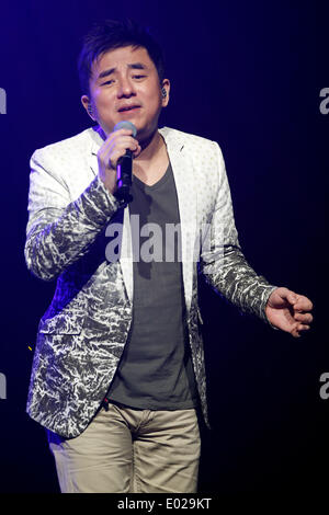 Toronto, Canada. 27 avril 2014. Hong Kong Cantopop chanteur David lui, mieux connu comme Lui Fong, effectue au Casino Rama. (J.Kan/EXImages). Banque D'Images