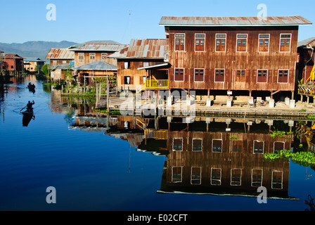 Un village flottant du lac Inle Banque D'Images