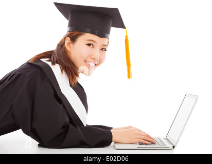 Diplôme female lying on floor with laptop Banque D'Images