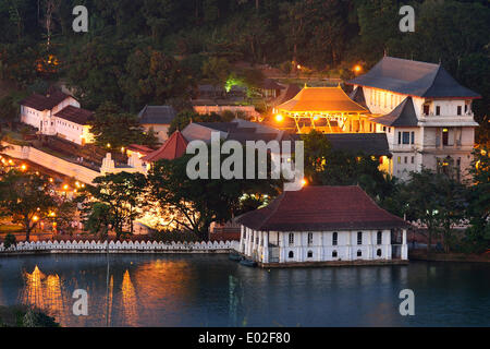 Sanctuaire bouddhiste de Sri Dalada Maligawa, le Temple de la dent, de référentiel de la dent sacrée du Bouddha, Kandy, Province de Liège Banque D'Images