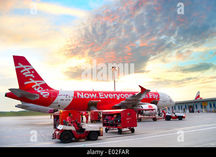 AirAsia Jet airplane dans l'aéroport de Kuala Lumpur Banque D'Images