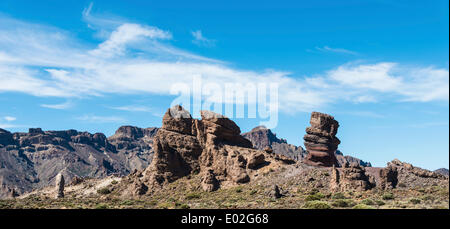 Rock formations Roques de Garcia, Roque Cinchado, le plateau Llano de Ucanca, Parque Nacional de las Cañadas del Teide Banque D'Images