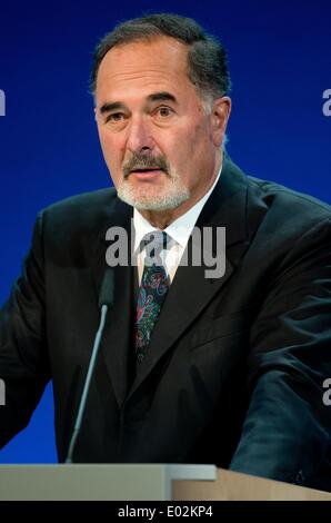 Munich, Allemagne. Apr 30, 2014. Bernd Pischetsrieder, Président du conseil de surveillance de la compagnie de réassurance Munich Re, parle à l'Assemblée générale au Centre International des Congrès (ICM) Muenchen à Munich, Allemagne, 30 avril 2014. Photo : SVEN HOPPE/dpa/Alamy Live News Banque D'Images