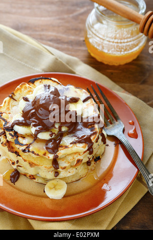 Pile de crêpes avec du chocolat, de l'alimentation Banque D'Images