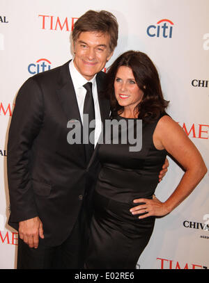 New York, New York, USA. Apr 29, 2014. DR. MEHMET OZ et son épouse Lisa OZ assister à la fois 100 2014 Gala tenu au Time Warner Center. Credit : Nancy Kaszerman ZUMAPRESS.com/Alamy/Live News Banque D'Images