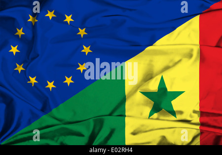 Waving Flag du Sénégal et de l'UE Banque D'Images