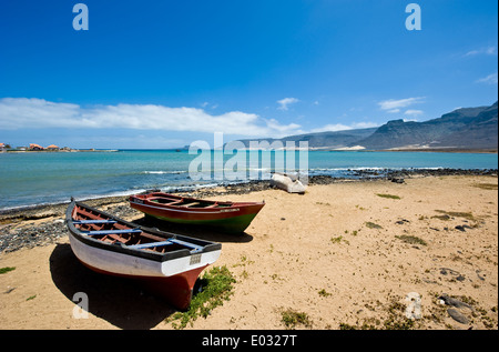 Un village sur la côte orientale de l'île de São Vicente appelé Baia das Gatas - La Baie des Requins - Cabo Verde en Afrique. Banque D'Images