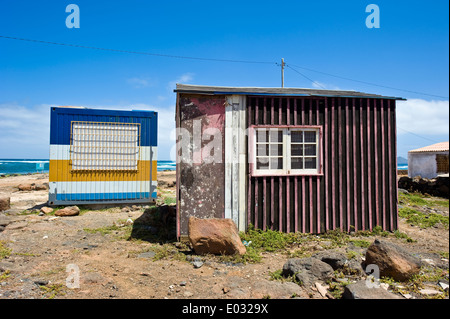 Un village sur la côte orientale de l'île de São Vicente appelé Baia das Gatas - La Baie des Requins - Cabo Verde en Afrique. Banque D'Images