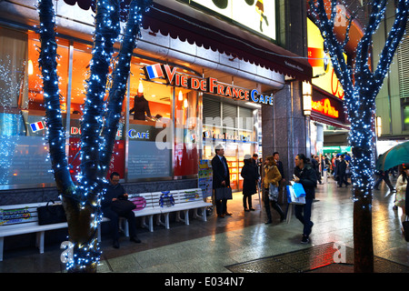 Vie de France café à Akihabara, Tokyo, Japon. Yodobashi Camera, Yodobashi-Akiba store. Banque D'Images