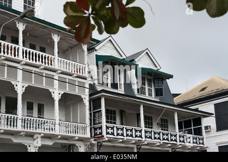 Maison coloniale sur Waterkant street dans le centre historique de Paramaribo (site du patrimoine mondial de l'UNESCO), Suriname Banque D'Images