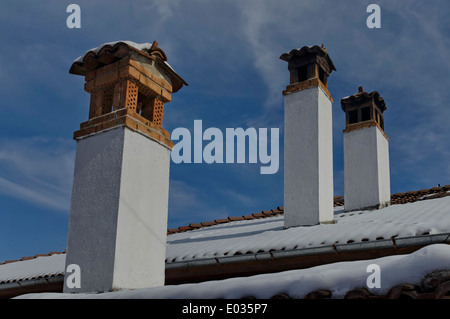 Pavillon avec cheminée dans petite ville Koprivshtitsa, Bulgarie Banque D'Images