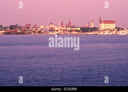 Saint Augustine, Floride baigné tôt le matin les couleurs de l'aube. Banque D'Images