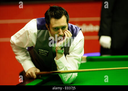 Sheffield, Royaume-Uni. Apr 30, 2014. Dominic Dale perdu à Barry Hawkins dans les 8 derniers du Championnat du monde de snooker 2014 par un 13-12, à l'théâtre Crucible, Sheffield, Yorkshire, Angleterre. Credit : Action Plus Sport/Alamy Live News Banque D'Images