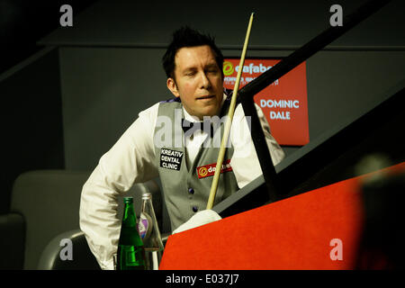 Sheffield, Royaume-Uni. Apr 30, 2014. Dominic Dale perdu à Barry Hawkins dans les 8 derniers du Championnat du monde de snooker 2014 par un 13-12, à l'théâtre Crucible, Sheffield, Yorkshire, Angleterre. Credit : Action Plus Sport/Alamy Live News Banque D'Images