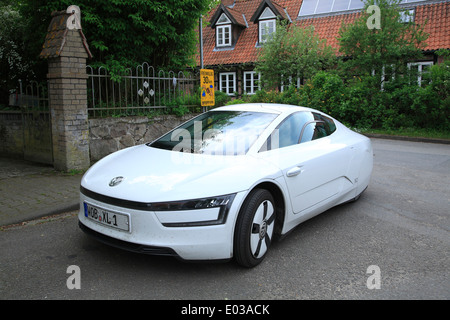 VW XL1 extended range 280 mpg Eco de l'automobile, de l'essai au campagne allemande en avril 2014, Basse-Saxe, Allemagne, Europe Banque D'Images