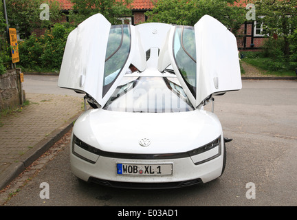 VW XL1 extended range 280 mpg Eco de l'automobile, de l'essai au campagne allemande en avril 2014, Basse-Saxe, Allemagne, Europe Banque D'Images