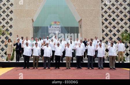 Merida, Mexique. Apr 30, 2014. Le Président du Mexique Enrique Pena Nieto (C) avant pose avec vous pour une photo de groupe lors de la cérémonie d'ouverture du sixième sommet de l'Association des États des Caraïbes à Merida, Yucatan, Mexique, le 30 avril 2014. © Rong Hao/Xinhua/Alamy Live News Banque D'Images