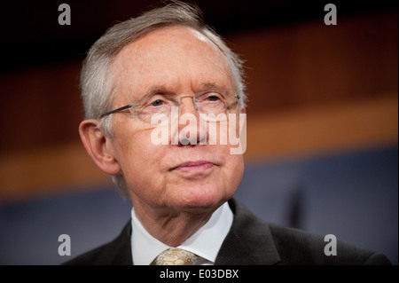 Le sénateur Harry Reid Chef de la majorité à l'occasion du décès de la liste de paie d'impôts le 23 décembre 2011 à Washington, DC. Banque D'Images