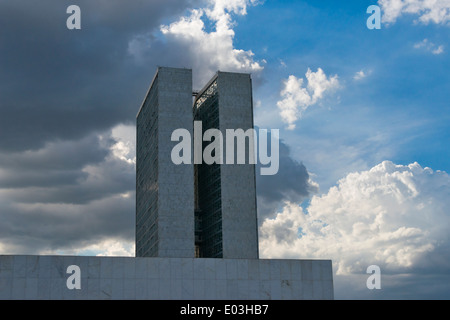 Tour de bureaux du Parlement en congrès national complexe conçu par l'architecte Oscar Niemeyer, Brasilia, Brésil, District Fédéral Banque D'Images