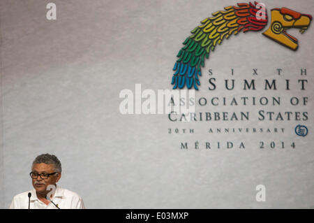 Merida, Mexique. Apr 30, 2014. Secrétaire général de l'Association des Etats de la Caraïbe (AEC) Alfonso Munera participe à une conférence de presse du sixième sommet de l'AEC à Merida, Yucatan, Mexique, le 30 avril 2014. © Rong Hao/Xinhua/Alamy Live News Banque D'Images