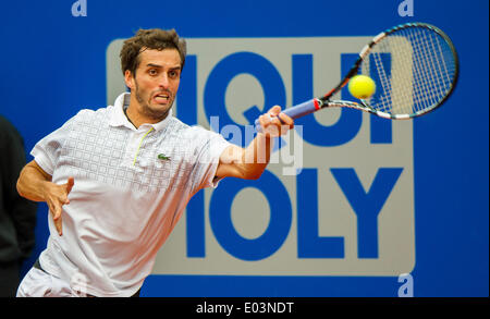 Munich, Allemagne. 01 mai, 2014. L'Espagne Albert Ramos renvoie la balle pendant la série de seize match contre l'Italie à l'ATP Tour Seppi à Munich, Allemagne, 01 mai 2014. Photo : MARC MUELLER/dpa/Alamy Live News Banque D'Images