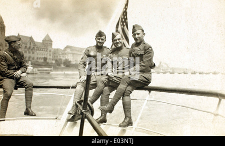 Le 1st Aero Squadron, créé pendant la première Guerre mondiale, est la première unité aérienne opérationnelle de l'armée américaine. Cette photographie montre ses premières opérations et ses contributions au combat aérien pendant la guerre. Banque D'Images