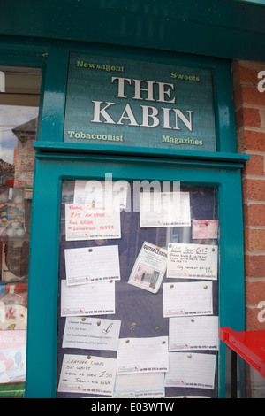 Annonces dans la fiction Kabin corner shop sur l'ensemble de Coronation Street,UK TV le plus ancien opéra de savon Banque D'Images