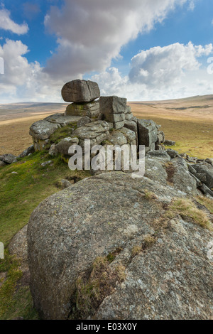 Après-midi de printemps à West Mill Tor, Dartmoor, dans le Devon, Angleterre. Banque D'Images