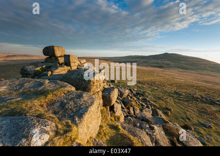 Après-midi de printemps à West Mill Tor, Dartmoor, dans le Devon, Angleterre. Banque D'Images