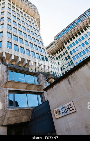 Bâtiments du ministère de la Justice dans la région de Queen Anne's Gate London. Banque D'Images