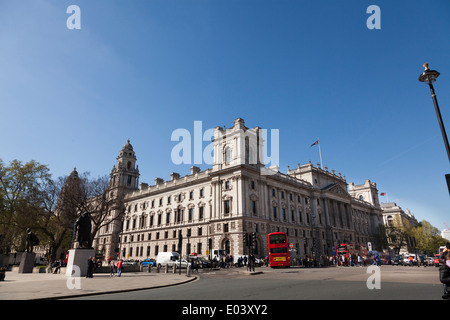 Vue sur la place du Parlement Les édifices du gouvernement de Londres. Banque D'Images