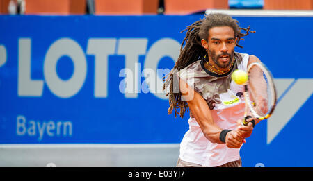 Munich, Allemagne. 01 mai, 2014. L'Allemagne Dustin Brown en action pendant la série de seize match contre l'Italie, Fabio Fognini à l'ATP Tour à Munich, Allemagne, 01 mai 2014. Photo : MARC MUELLER/dpa/Alamy Live News Banque D'Images