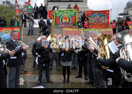 Londres, Royaume-Uni. 1er mai 2014. Mai 24, Londres. Trade Union Mars de Clerkenwell Green à Trafalgar Square. RMT Band joue avant les allocutions Banque D'Images