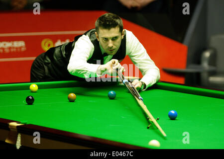 Sheffield, Royaume-Uni. 01 mai, 2014. Mark Selby en action contre Neil Robertson à la 2014 Dafabet World Snooker Championship semi finale, 1e sessions (meilleur de 33 frames a joué plus de 4 séances), Crucible Theatre, Sheffield, Yorkshire, Angleterre. Credit : Action Plus Sport/Alamy Live News Banque D'Images