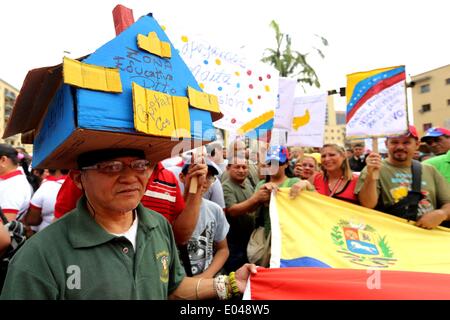 Caracas, Venezuela. 1er mai 2014. Personnes participent à une marche pour célébrer la Journée internationale du Travail, à Caracas, Venezuela, le 1 mai 2014. Credit : AVN/Xinhua/Alamy Live News Banque D'Images