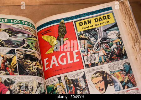 Londres, Royaume-Uni. 1 mai 2014. Eagle compic avec Dan Dare. L'exposition : Art et Bande Dessinée démasqué l'anarchie au Royaume-Uni, s'ouvre à la British Library, Londres. Credit : Nick Savage/Alamy Live News Banque D'Images