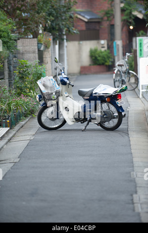 Ruelle à Shimokitazawa, Tokyo, Japon Banque D'Images